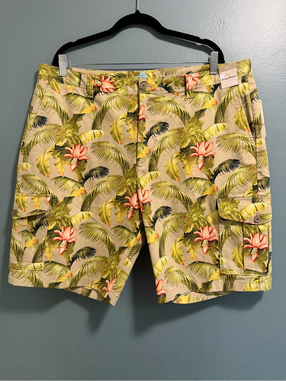 Tommy Bahama Boracay Cargo Orchid Shorts Tropical Floral Men’s Size 40 x 9 NEW